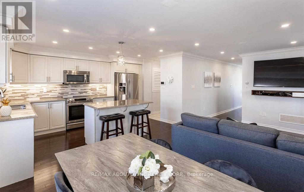 62 Quillberry Close, Brampton, Ontario  L7A 4N8 - Photo 6 - W12948870