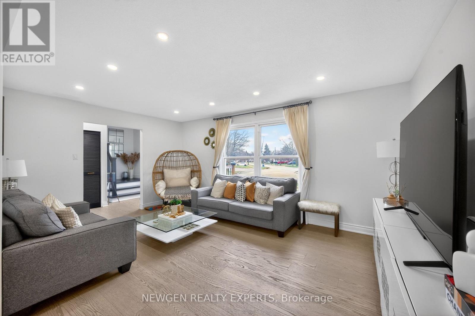 63 Faludon Drive, Halton Hills, Ontario  L7G 1H9 - Photo 5 - W12946556