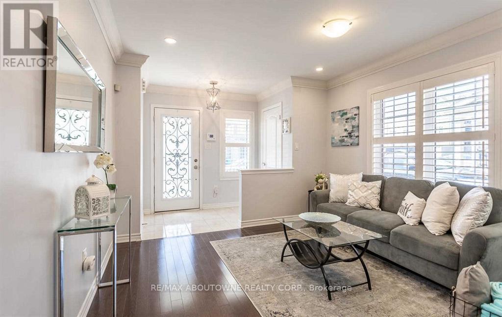 62 Quillberry Close, Brampton, Ontario  L7A 4N8 - Photo 3 - W12948870