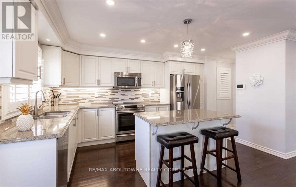 62 Quillberry Close, Brampton, Ontario  L7A 4N8 - Photo 7 - W12948870