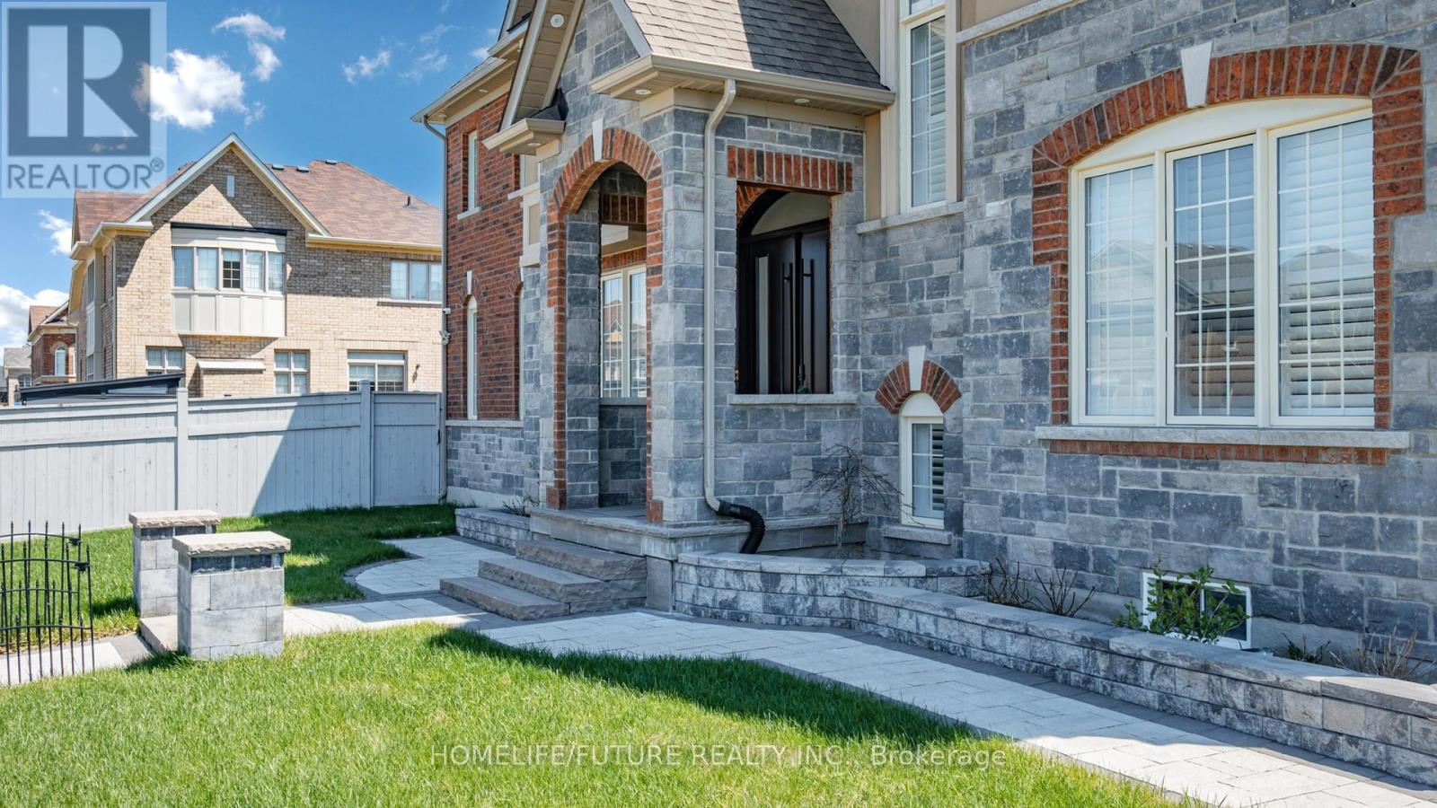 1009 Langford Boulevard, Bradford West Gwillimbury, Ontario  L3Z 4K9 - Photo 3 - N12950244