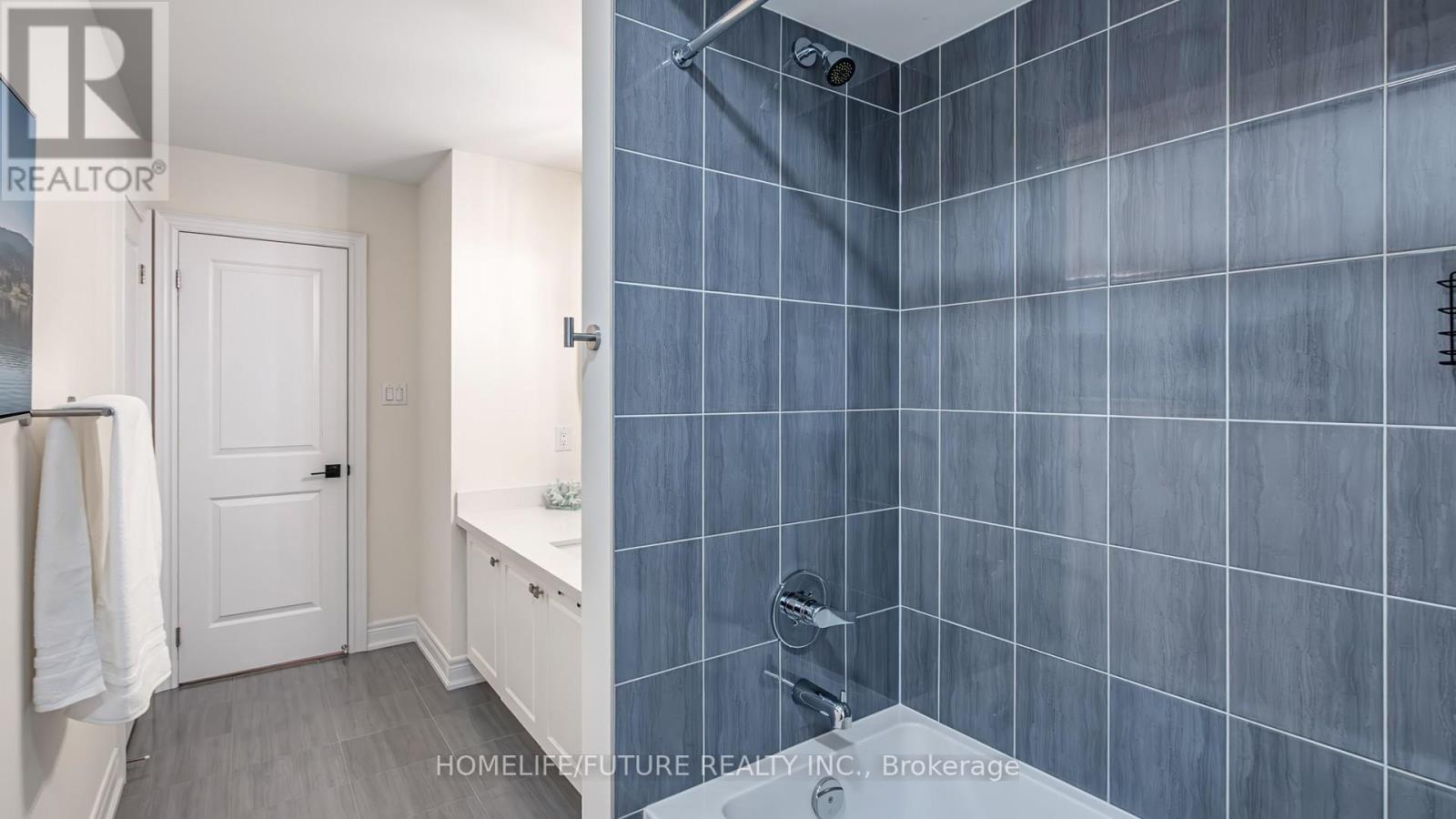 1009 Langford Boulevard, Bradford West Gwillimbury, Ontario  L3Z 4K9 - Photo 36 - N12950244