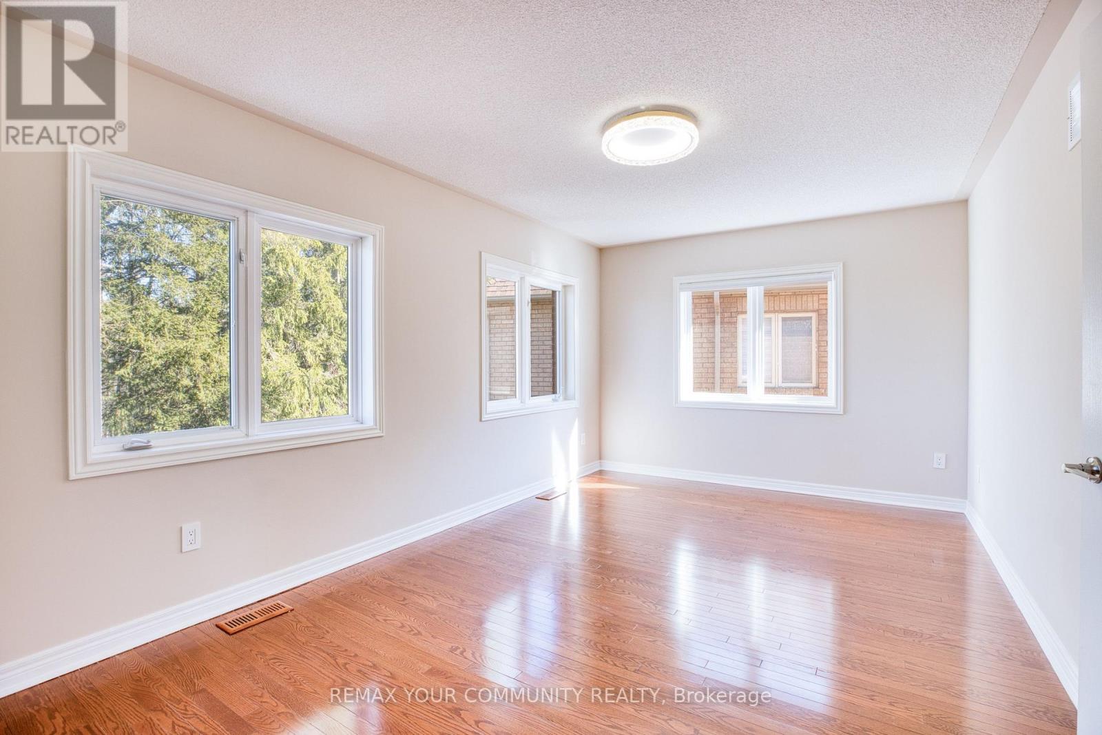 57 Abilene Court, Richmond Hill, Ontario  L4C 0S6 - Photo 12 - N12950246