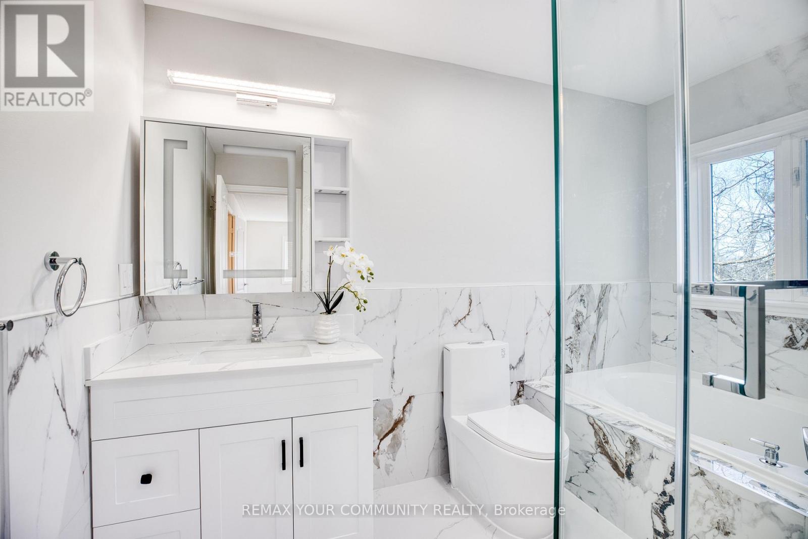 57 Abilene Court, Richmond Hill, Ontario  L4C 0S6 - Photo 13 - N12950246