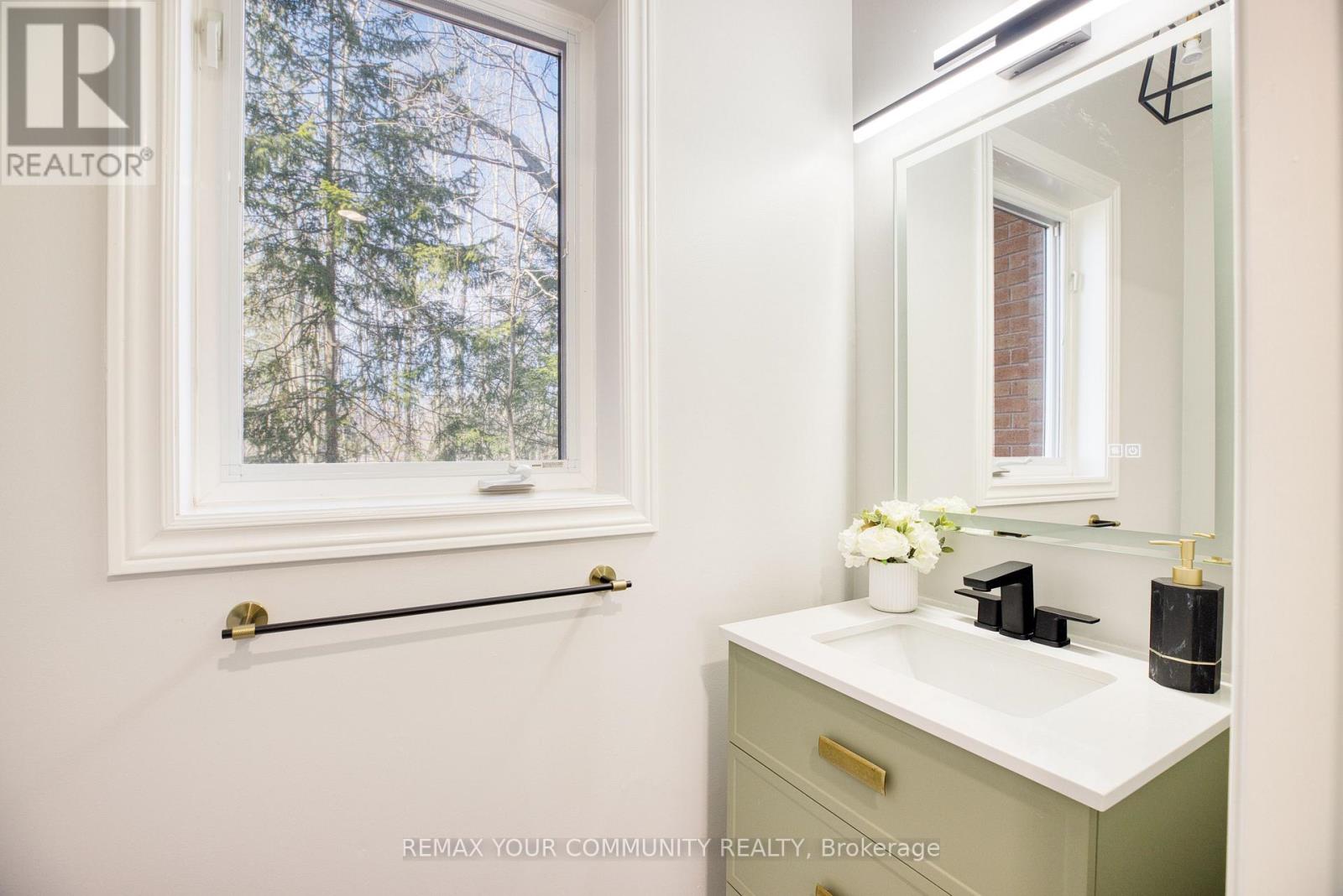 57 Abilene Court, Richmond Hill, Ontario  L4C 0S6 - Photo 18 - N12950246