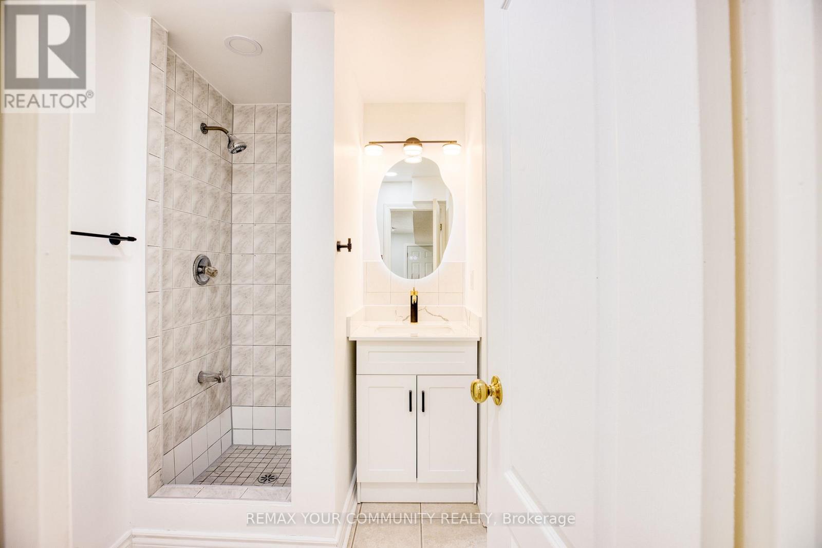 57 Abilene Court, Richmond Hill, Ontario  L4C 0S6 - Photo 19 - N12950246