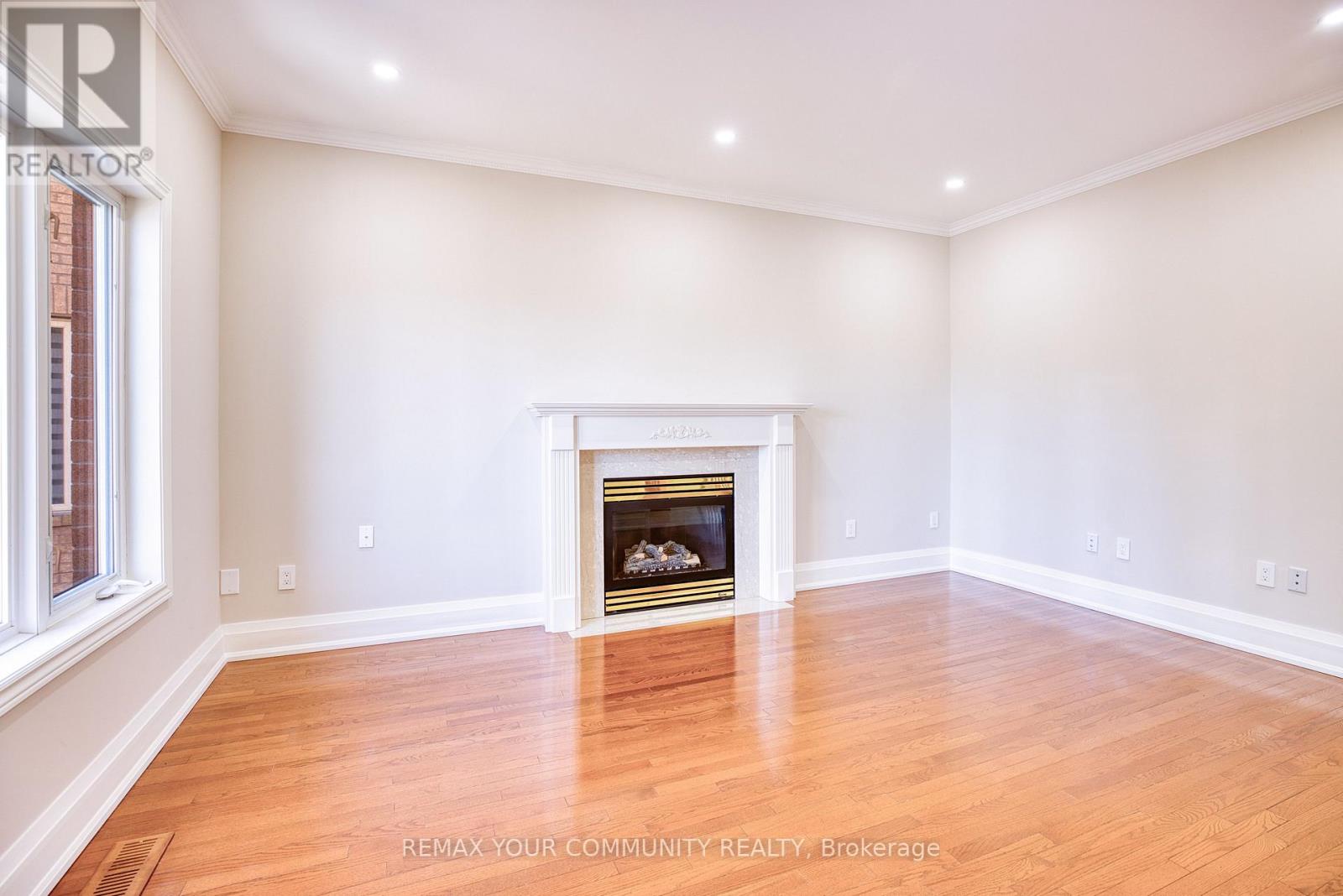 57 Abilene Court, Richmond Hill, Ontario  L4C 0S6 - Photo 5 - N12950246