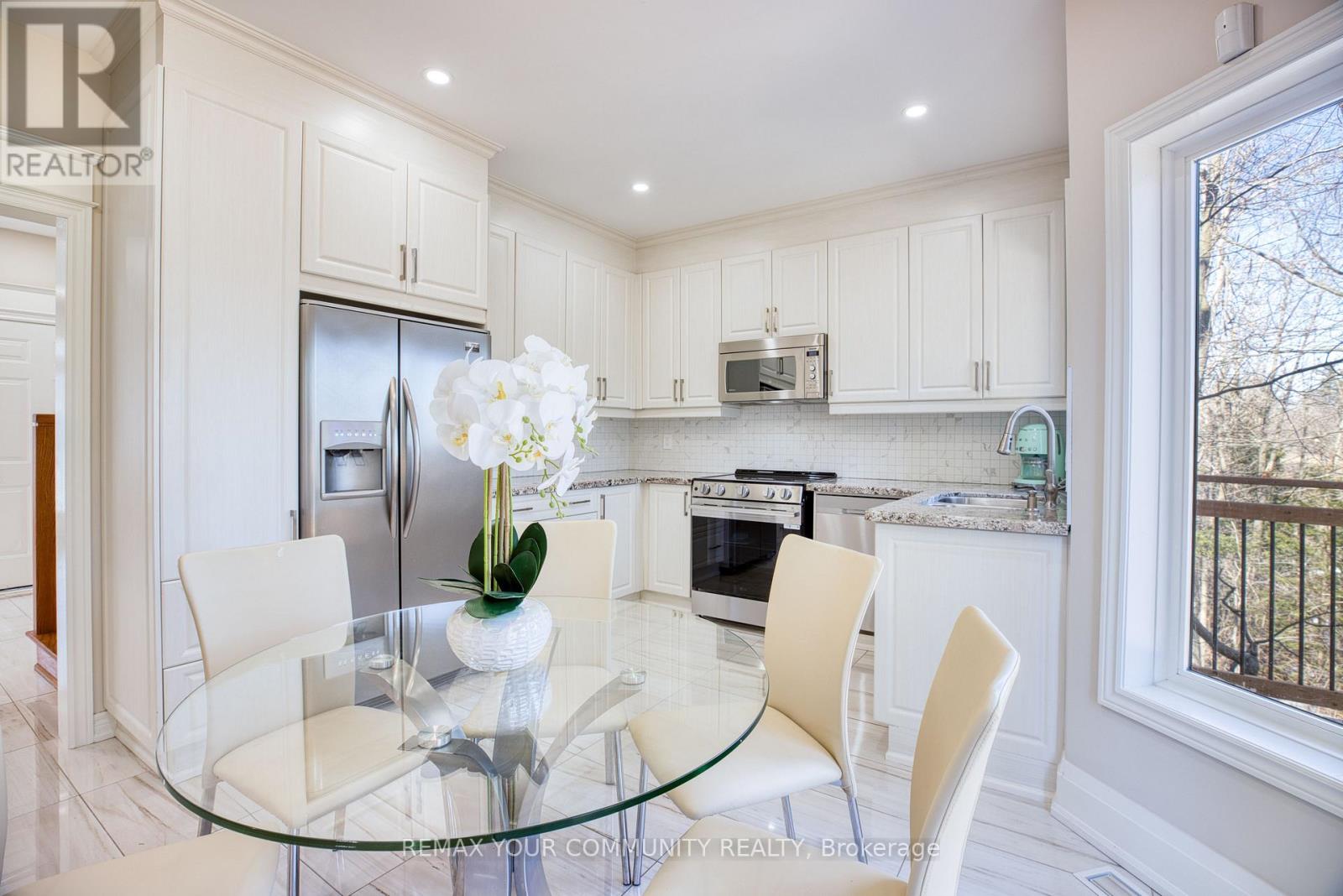 57 Abilene Court, Richmond Hill, Ontario  L4C 0S6 - Photo 9 - N12950246