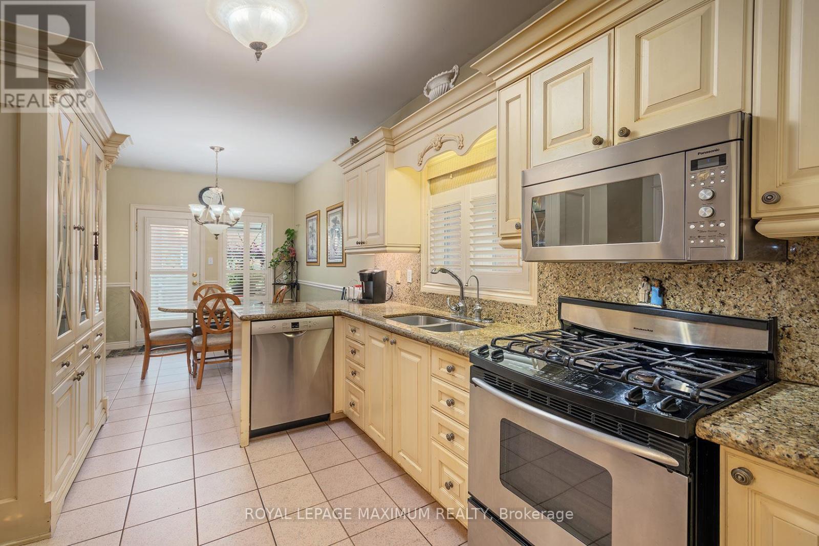 14 Mustang Road, Vaughan, Ontario  L6A 1X4 - Photo 11 - N12950258