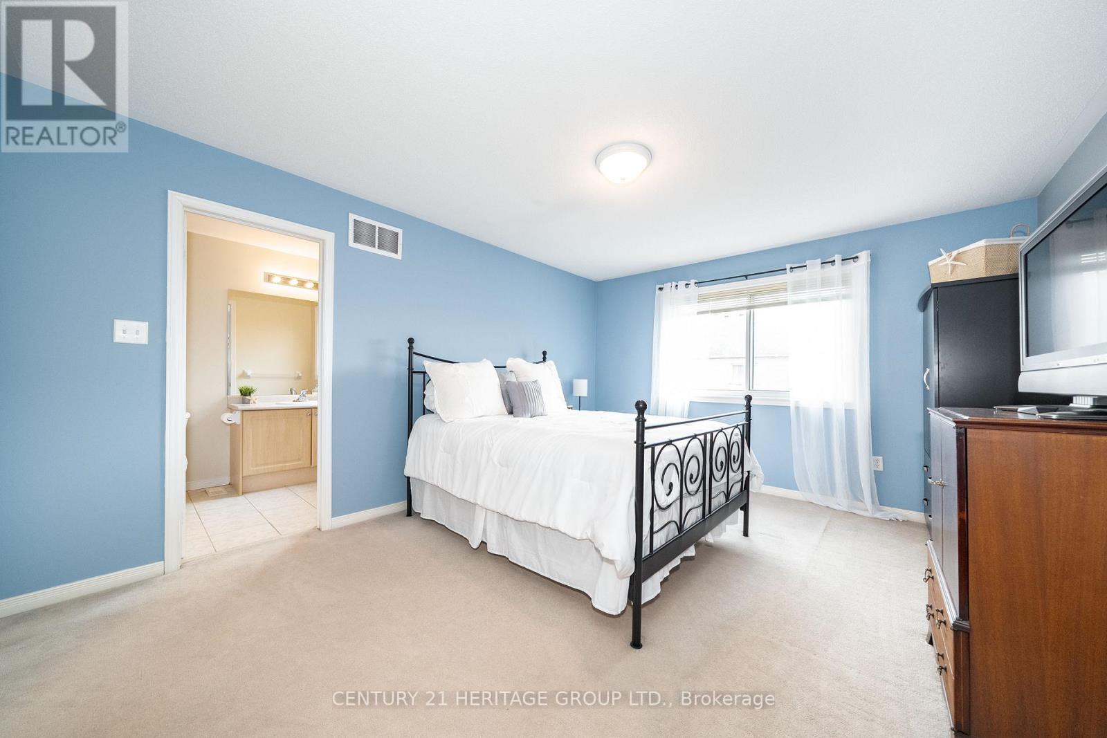 126 Lowther Avenue, Richmond Hill, Ontario  L4E 4P4 - Photo 10 - N12950324