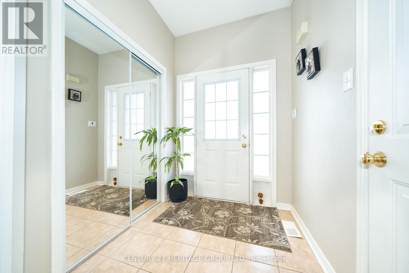 126 Lowther Avenue, Richmond Hill, Ontario  L4E 4P4 - Photo 3 - N12950324