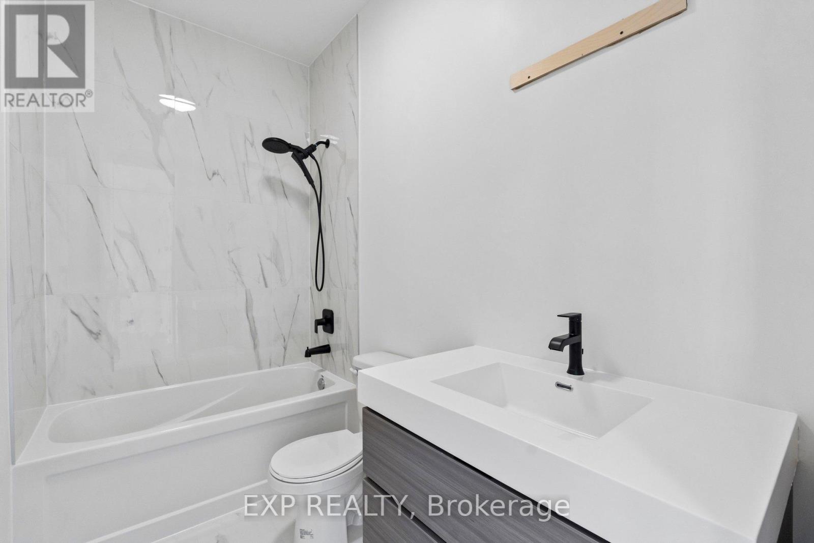 112 Everett Common, St. Catharines, Ontario  L2P 0G8 - Photo 21 - N12950366