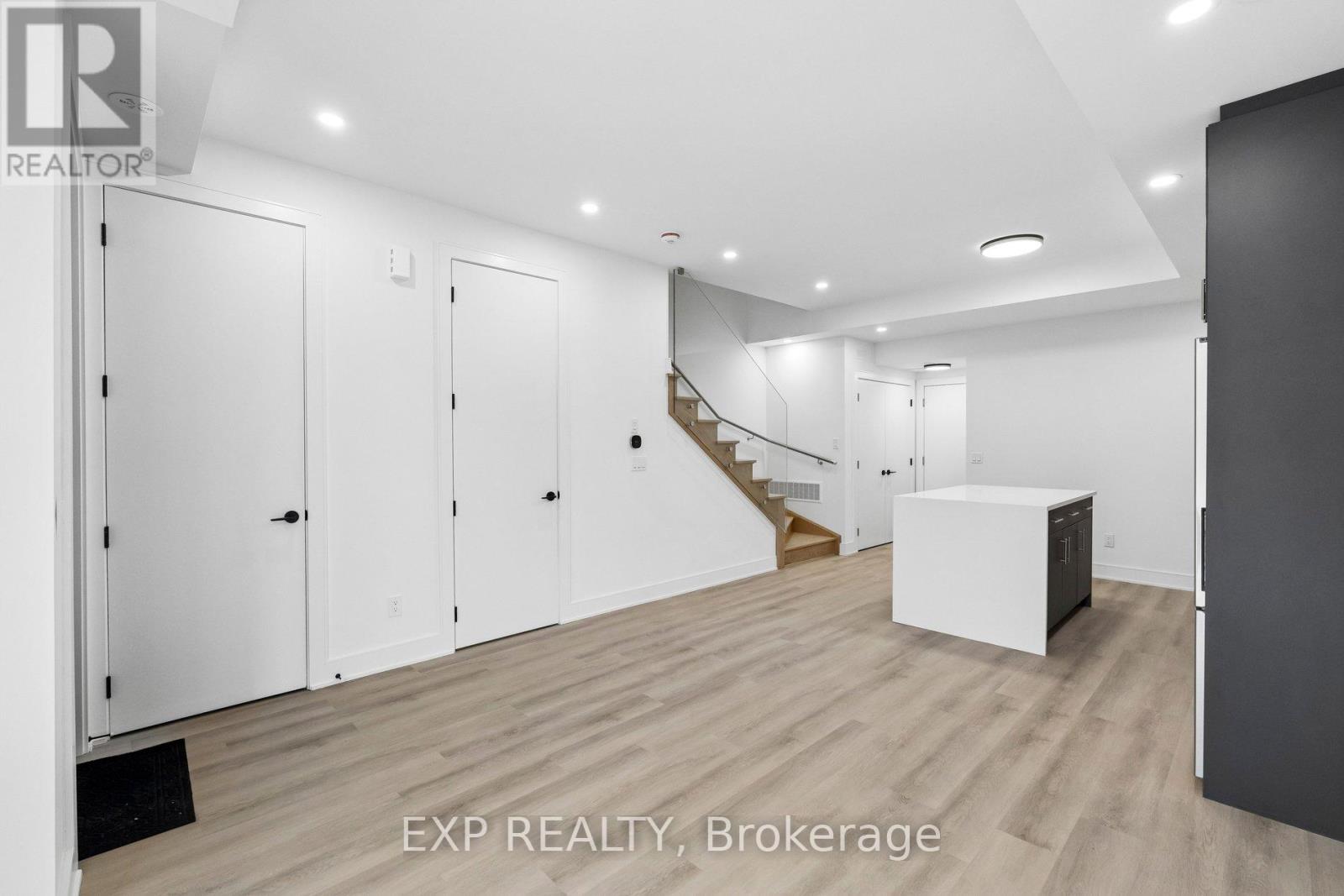 112 Everett Common, St. Catharines, Ontario  L2P 0G8 - Photo 5 - N12950366