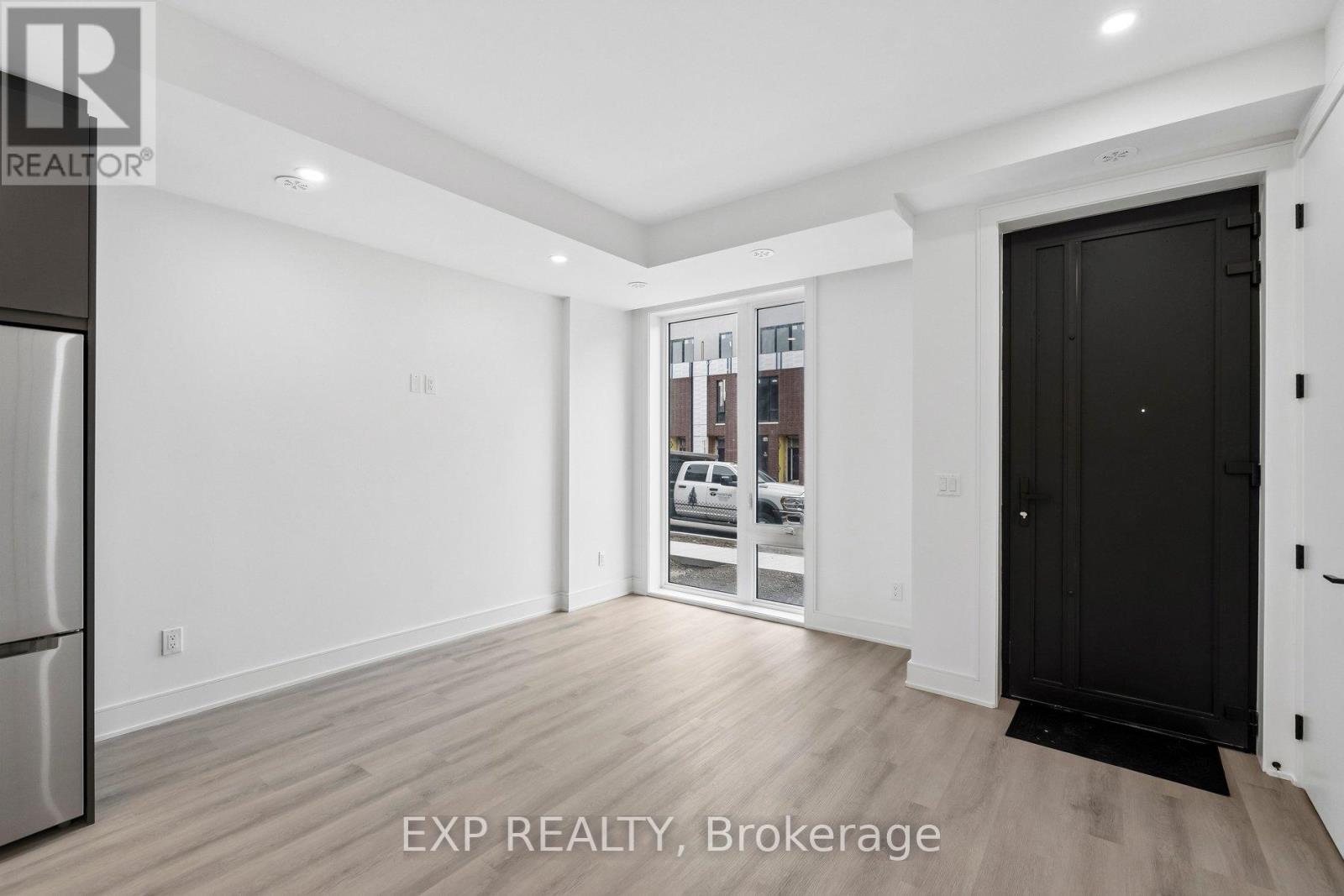 112 Everett Common, St. Catharines, Ontario  L2P 0G8 - Photo 7 - N12950366