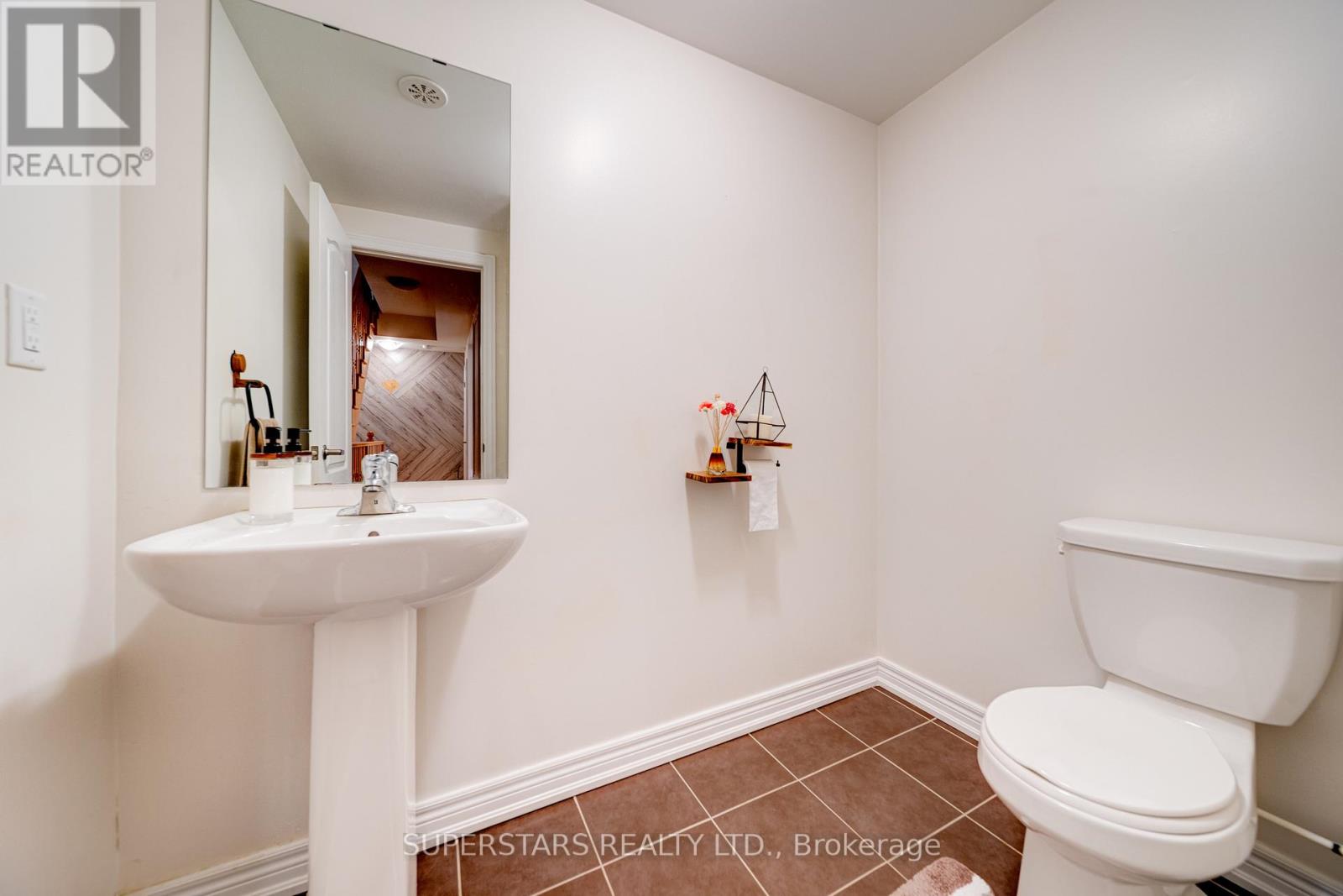 8 Villa Ada Drive, Markham, Ontario  L6B 1N7 - Photo 10 - N12950448