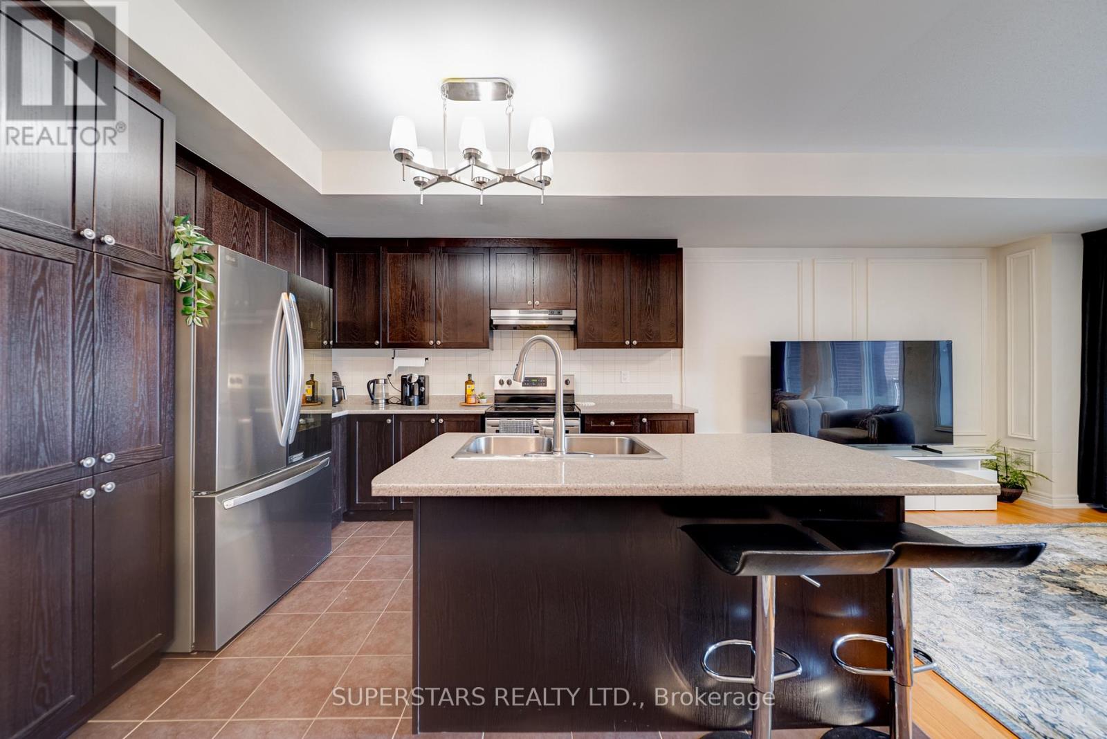 8 Villa Ada Drive, Markham, Ontario  L6B 1N7 - Photo 6 - N12950448