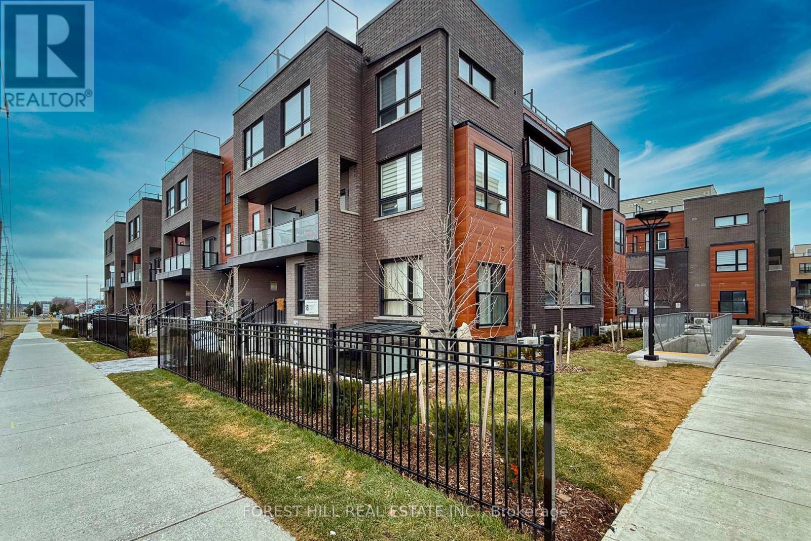 2 - 18 Lytham Green Circle, Newmarket, Ontario  L3Y 0H4 - Photo 23 - N12950588