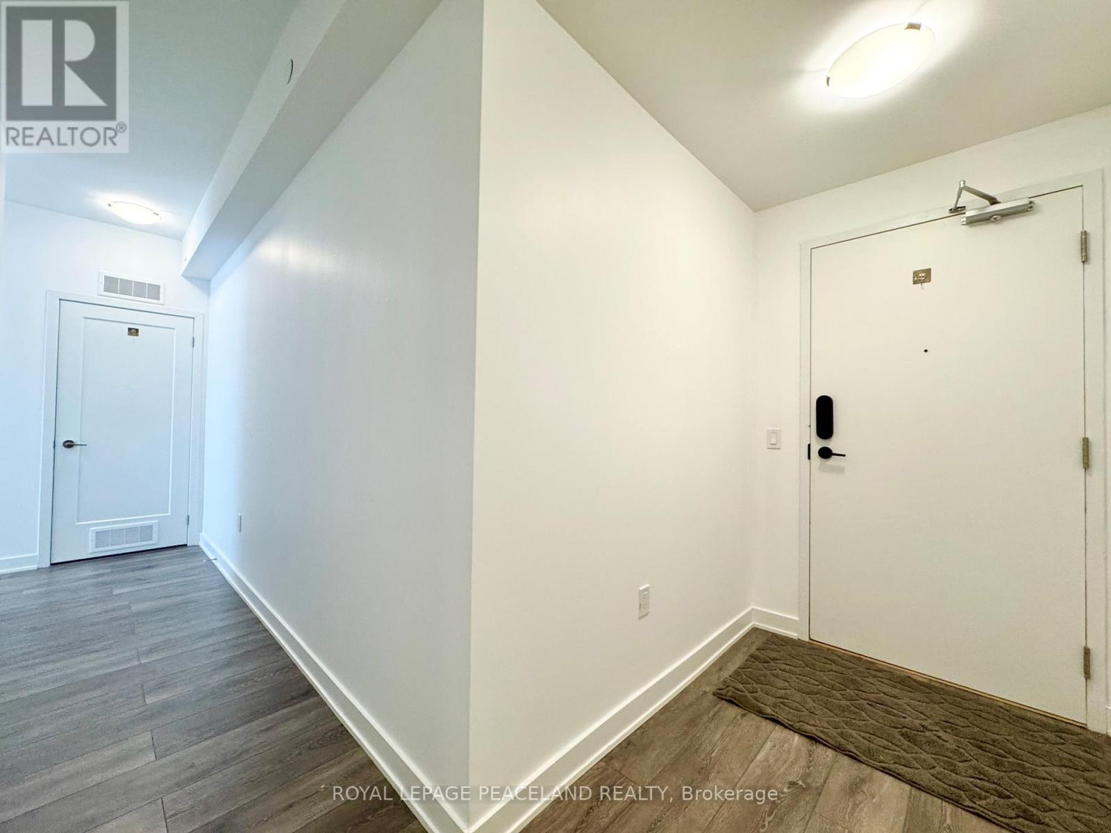 1110 - 105 Oneida Crescent, Richmond Hill, Ontario  L4B 0H6 - Photo 3 - N12950642