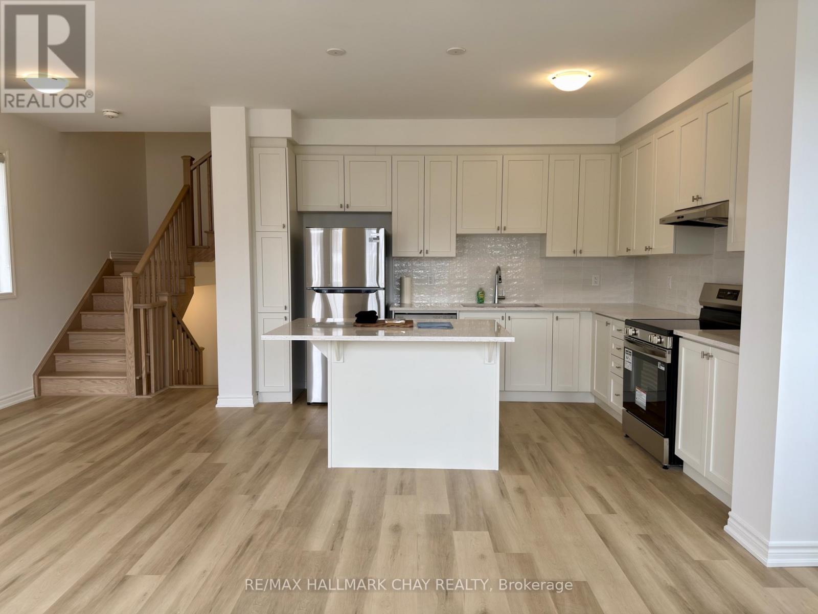 81 Vinewood Crescent, Barrie, Ontario  L9J 0B7 - Photo 10 - S12950340