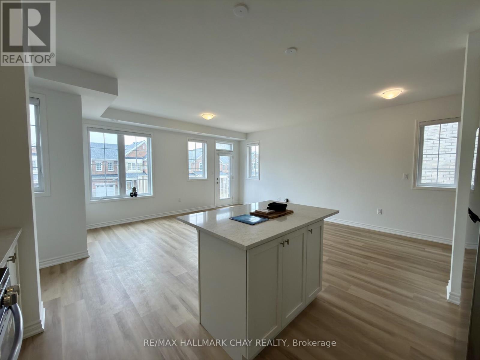 81 Vinewood Crescent, Barrie, Ontario  L9J 0B7 - Photo 11 - S12950340