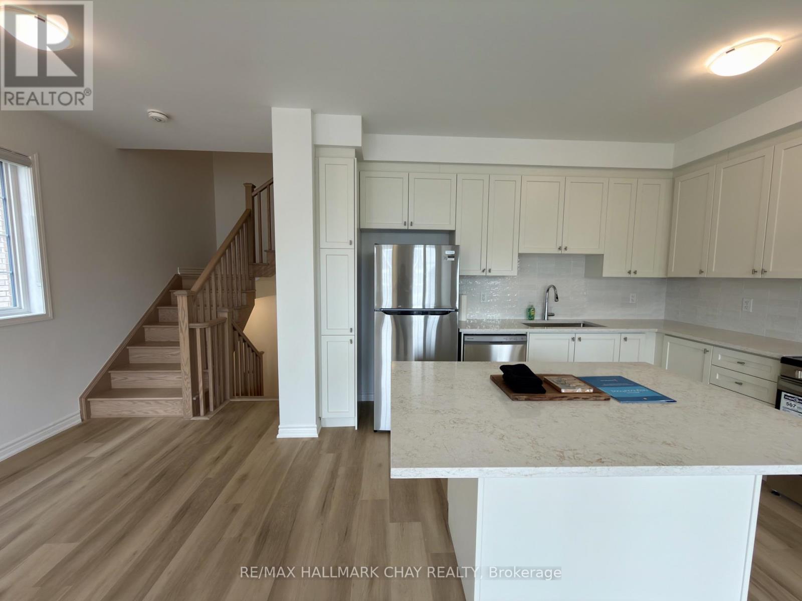 81 Vinewood Crescent, Barrie, Ontario  L9J 0B7 - Photo 13 - S12950340