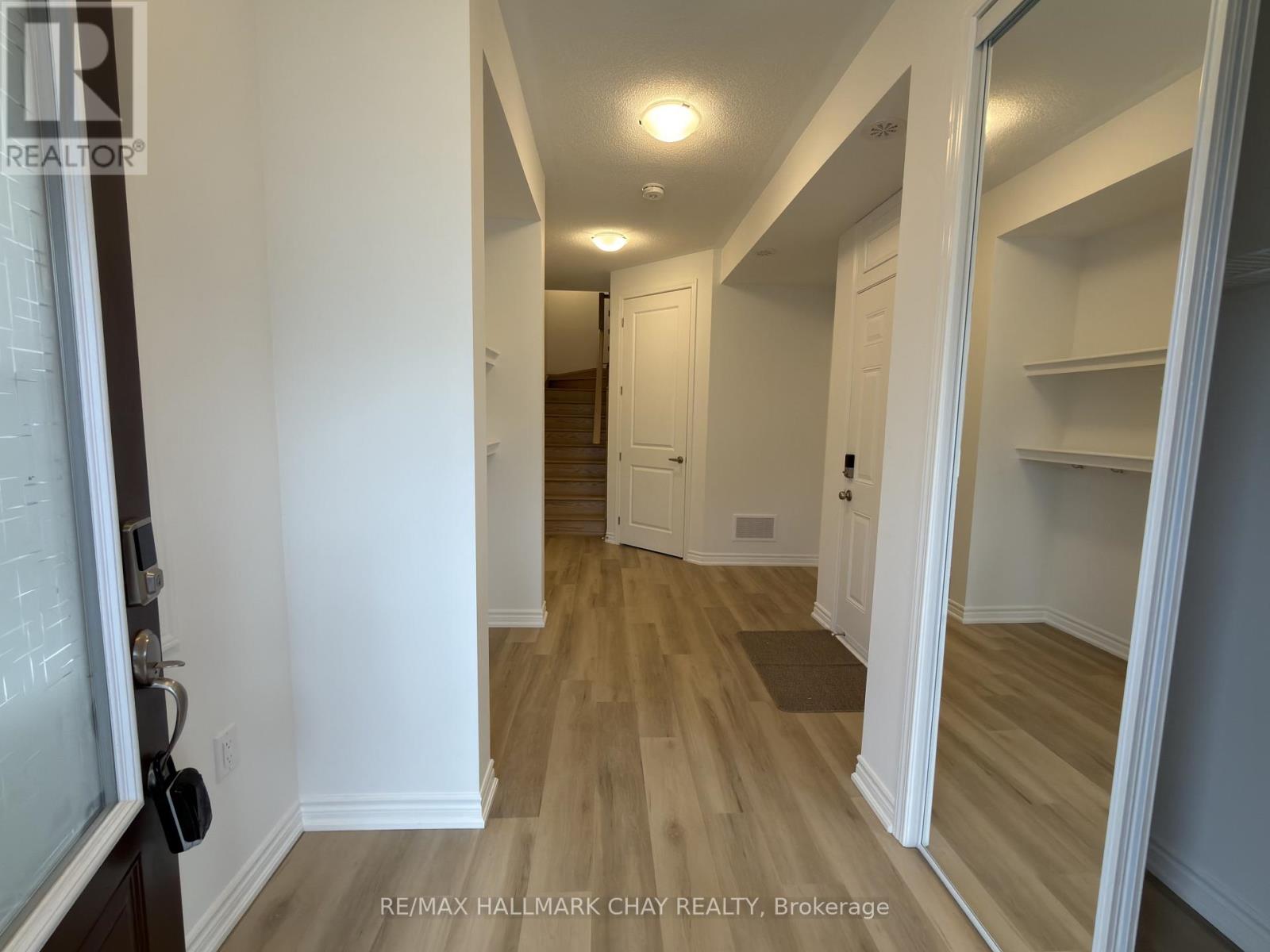 81 Vinewood Crescent, Barrie, Ontario  L9J 0B7 - Photo 4 - S12950340