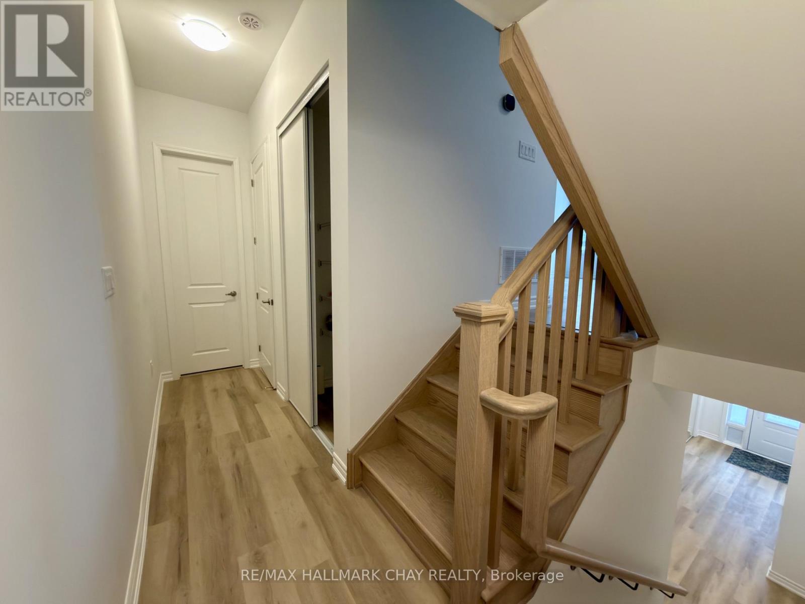 81 Vinewood Crescent, Barrie, Ontario  L9J 0B7 - Photo 6 - S12950340