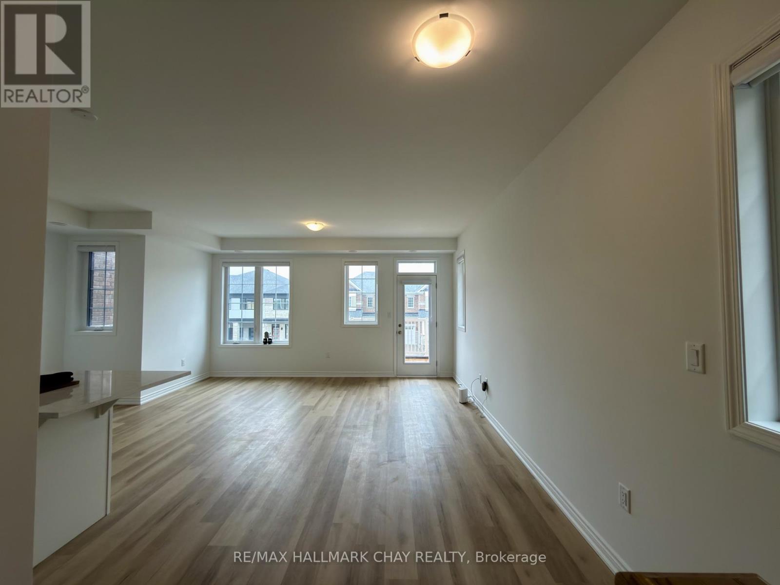 81 Vinewood Crescent, Barrie, Ontario  L9J 0B7 - Photo 8 - S12950340