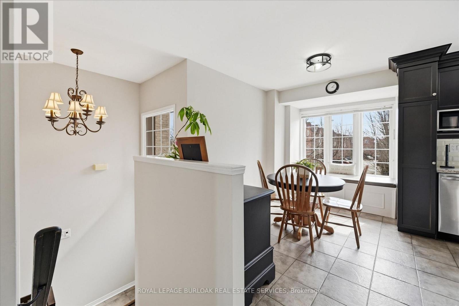 6 - 5110 Fairview Street, Burlington, Ontario  L7L 7H6 - Photo 4 - W12950252