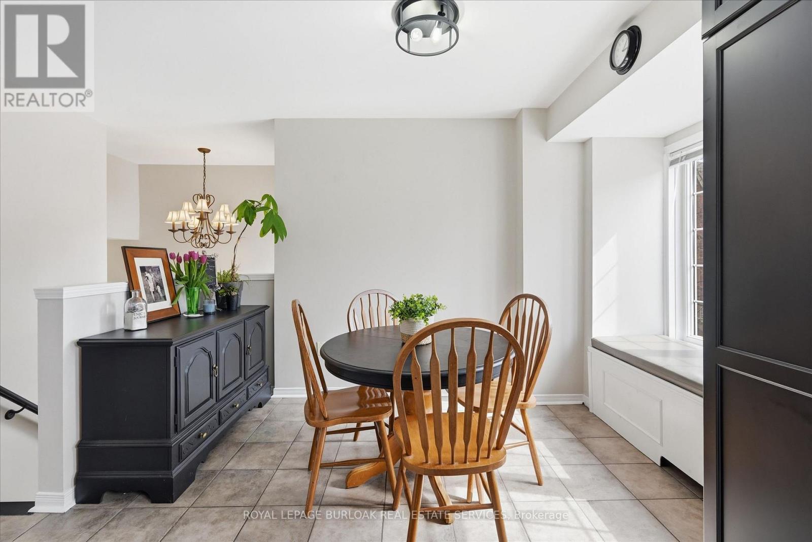 6 - 5110 Fairview Street, Burlington, Ontario  L7L 7H6 - Photo 5 - W12950252