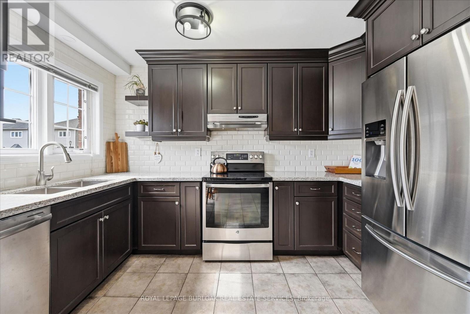 6 - 5110 Fairview Street, Burlington, Ontario  L7L 7H6 - Photo 7 - W12950252