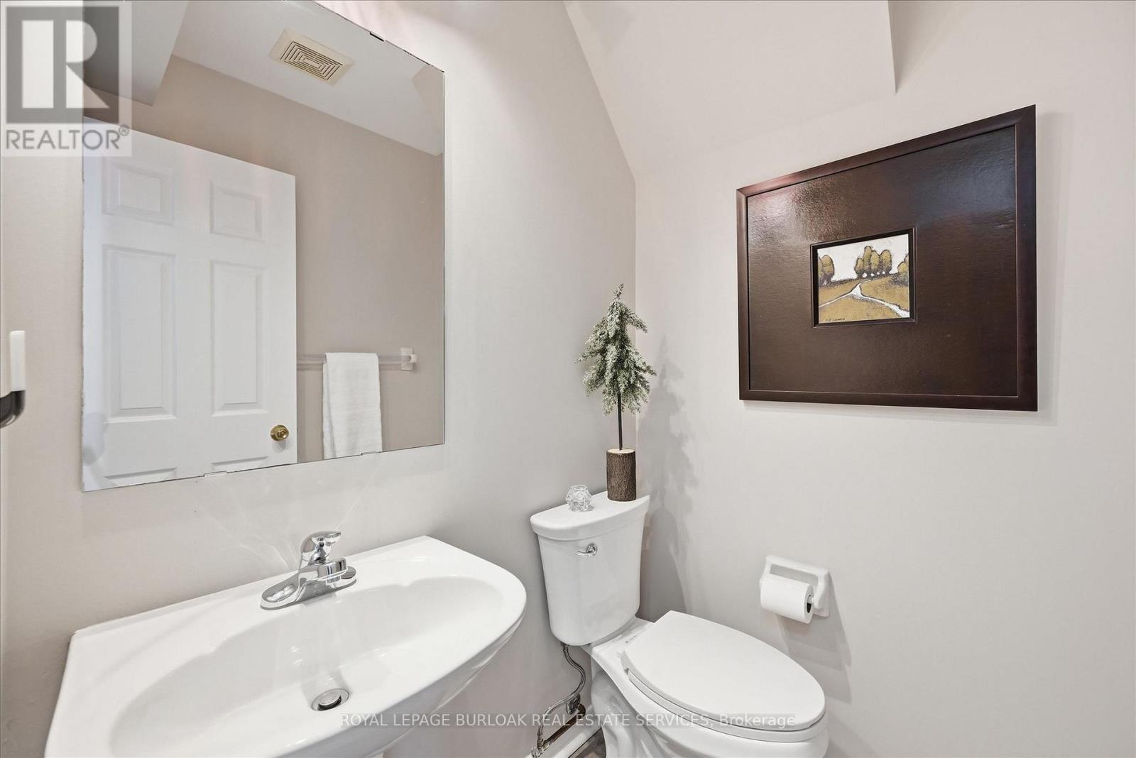 6 - 5110 Fairview Street, Burlington, Ontario  L7L 7H6 - Photo 9 - W12950252