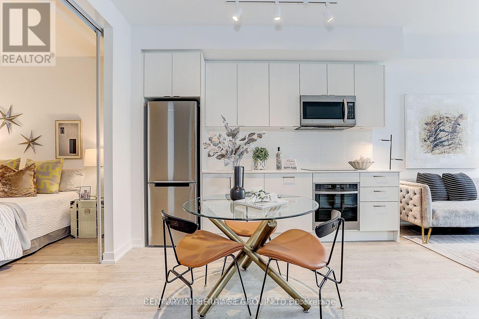 2009 - 1926 Lake Shore Boulevard W, Toronto, Ontario  M6S 1A1 - Photo 3 - W12950254