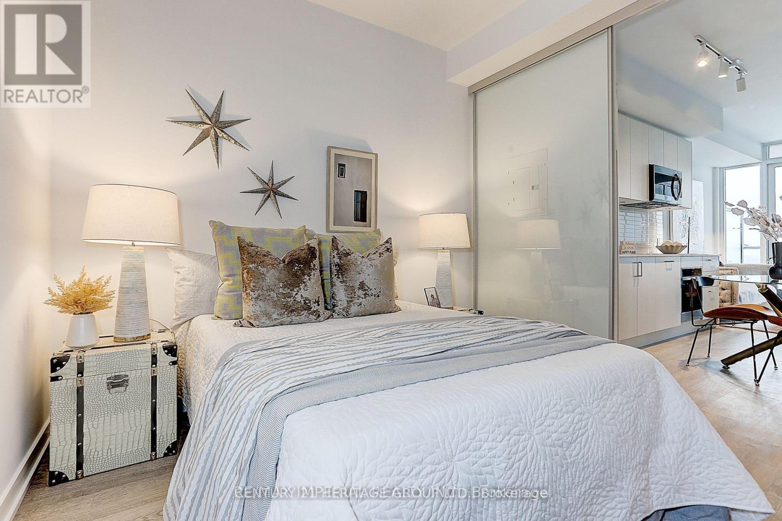 2009 - 1926 Lake Shore Boulevard W, Toronto, Ontario  M6S 1A1 - Photo 5 - W12950254