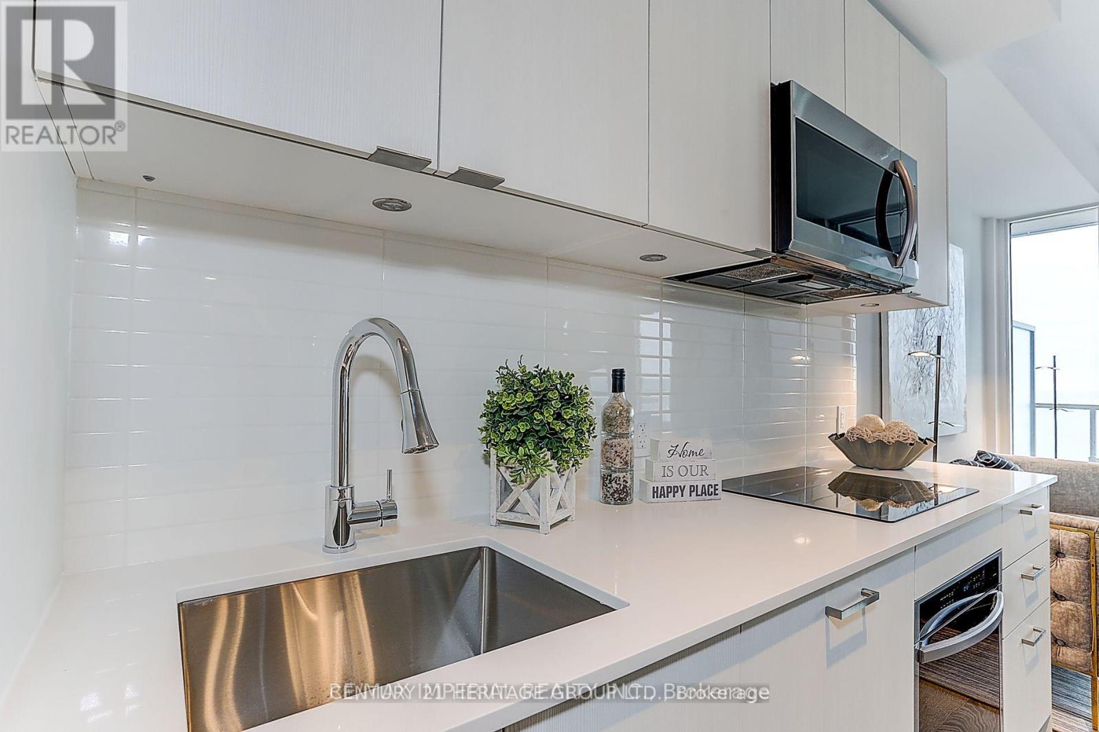 2009 - 1926 Lake Shore Boulevard W, Toronto, Ontario  M6S 1A1 - Photo 8 - W12950254