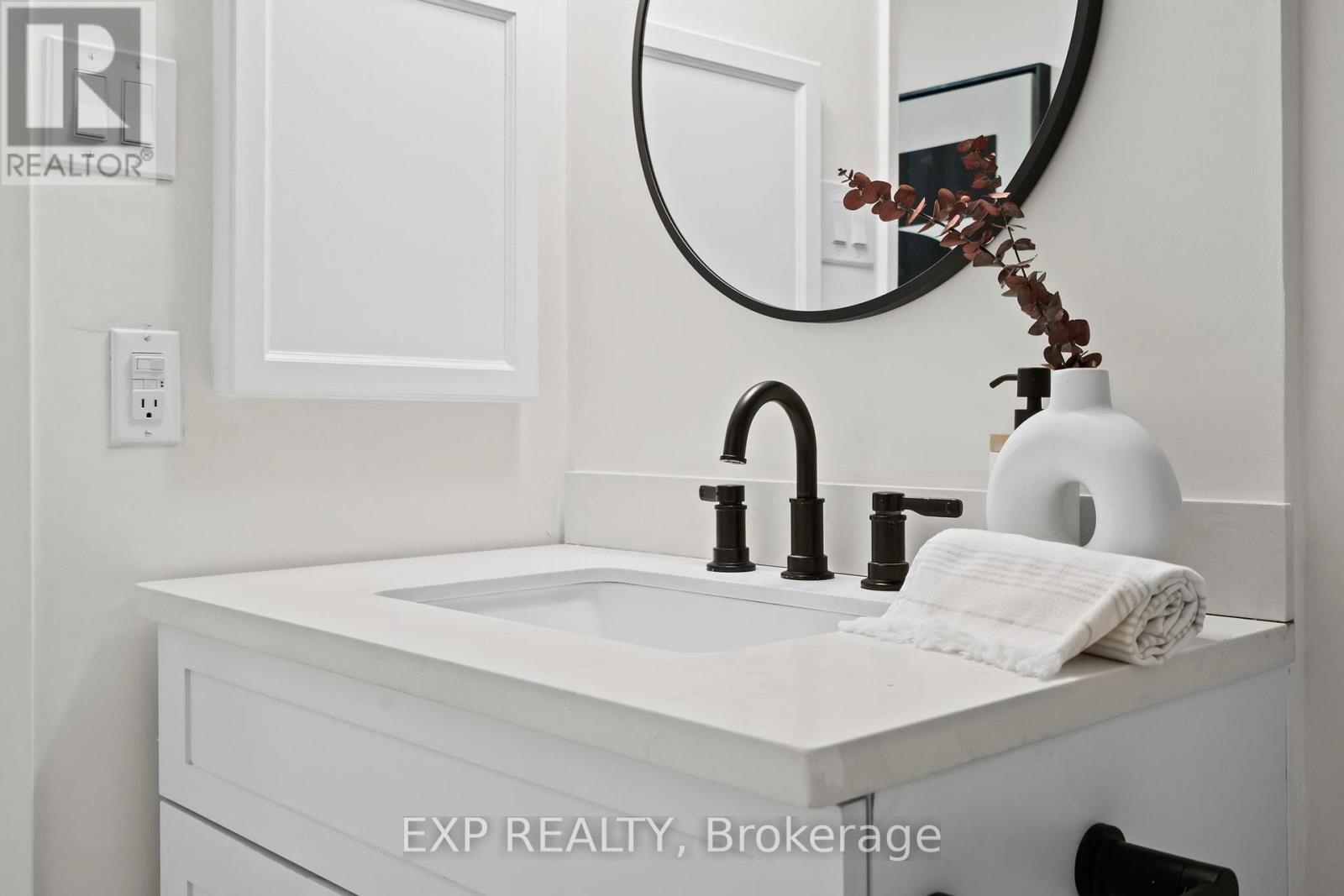 707 - 25 Fairview Road W, Mississauga, Ontario  L5B 3Y8 - Photo 14 - W12950262