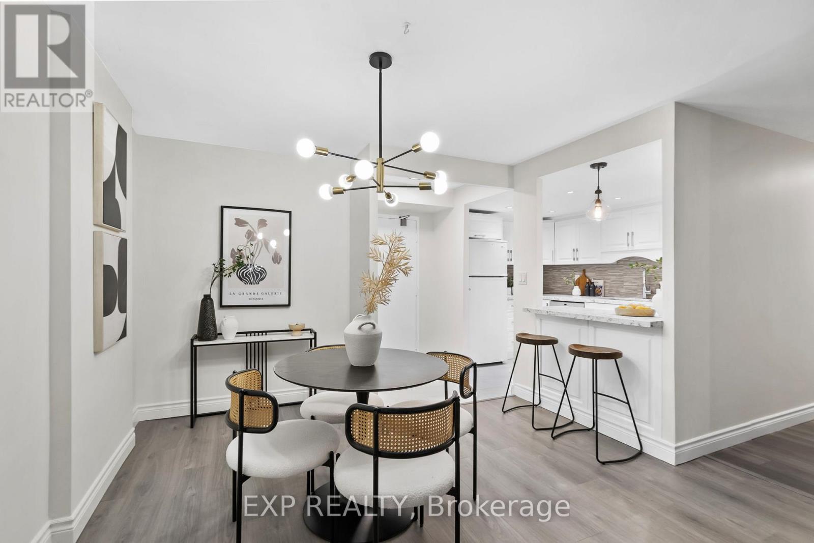 707 - 25 Fairview Road W, Mississauga, Ontario  L5B 3Y8 - Photo 2 - W12950262