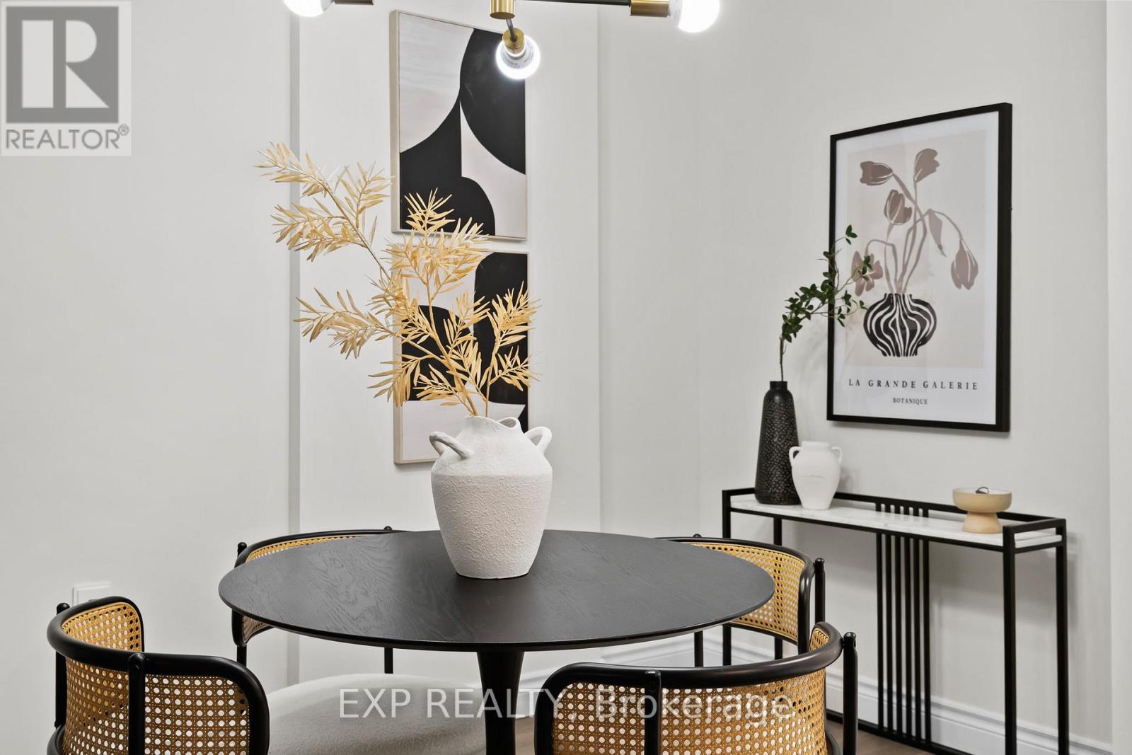 707 - 25 Fairview Road W, Mississauga, Ontario  L5B 3Y8 - Photo 4 - W12950262