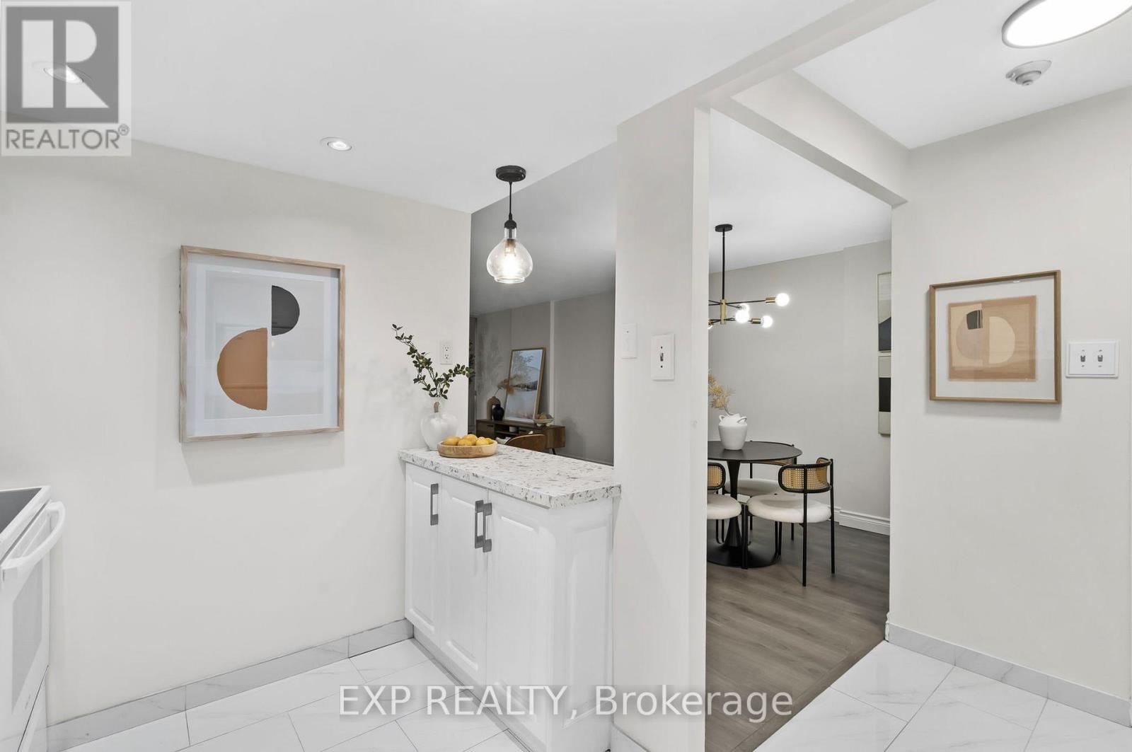 707 - 25 Fairview Road W, Mississauga, Ontario  L5B 3Y8 - Photo 5 - W12950262