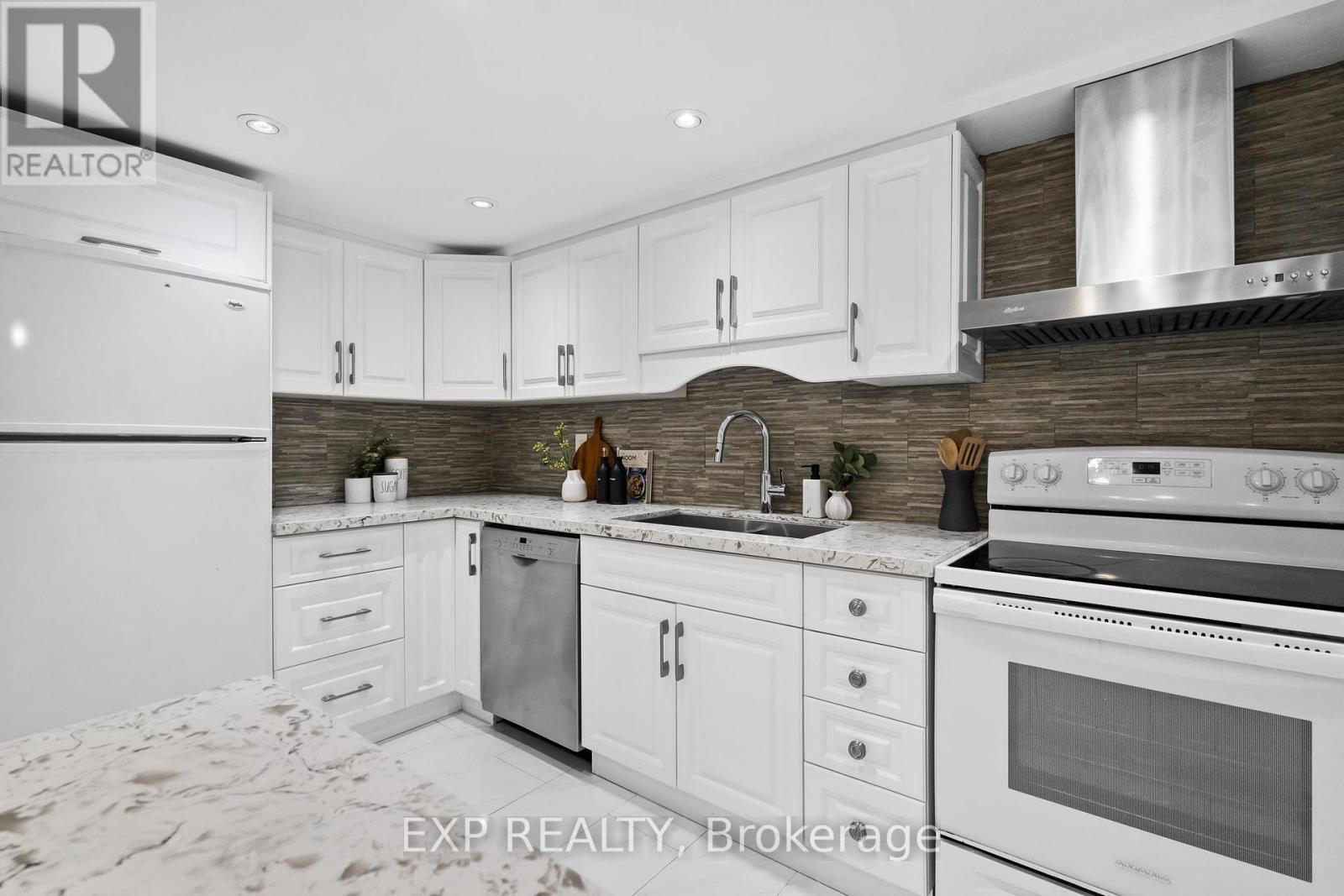 707 - 25 Fairview Road W, Mississauga, Ontario  L5B 3Y8 - Photo 7 - W12950262