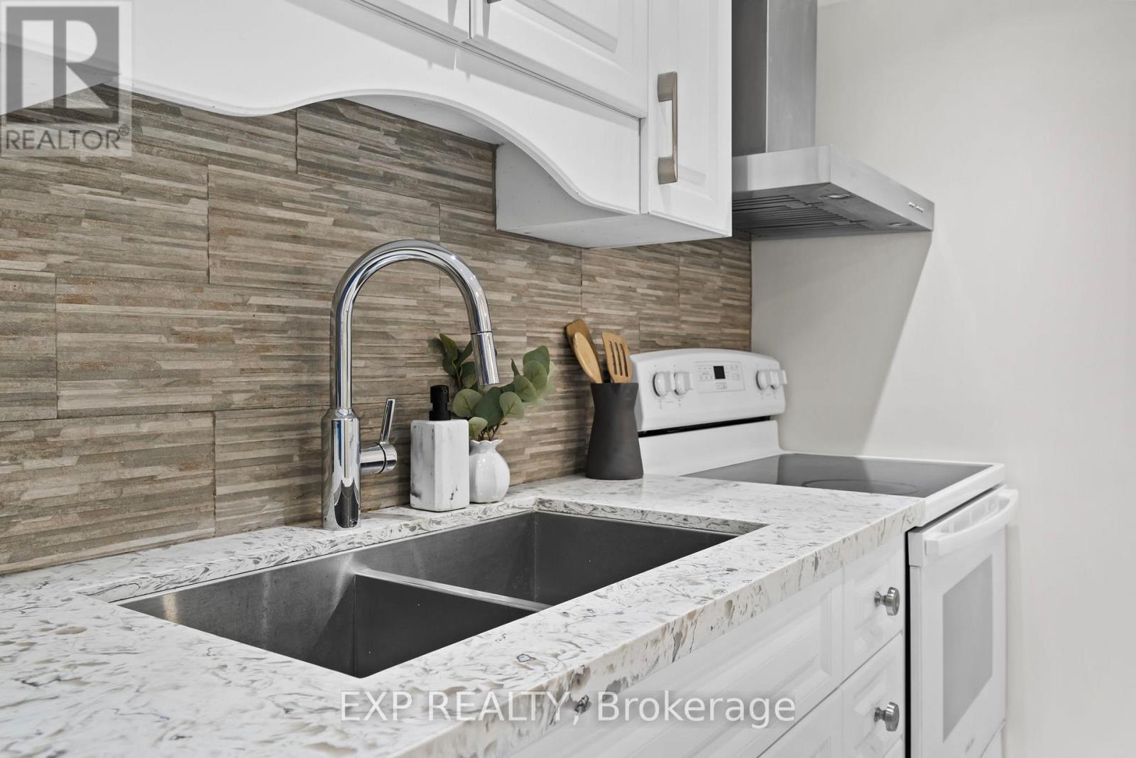 707 - 25 Fairview Road W, Mississauga, Ontario  L5B 3Y8 - Photo 8 - W12950262