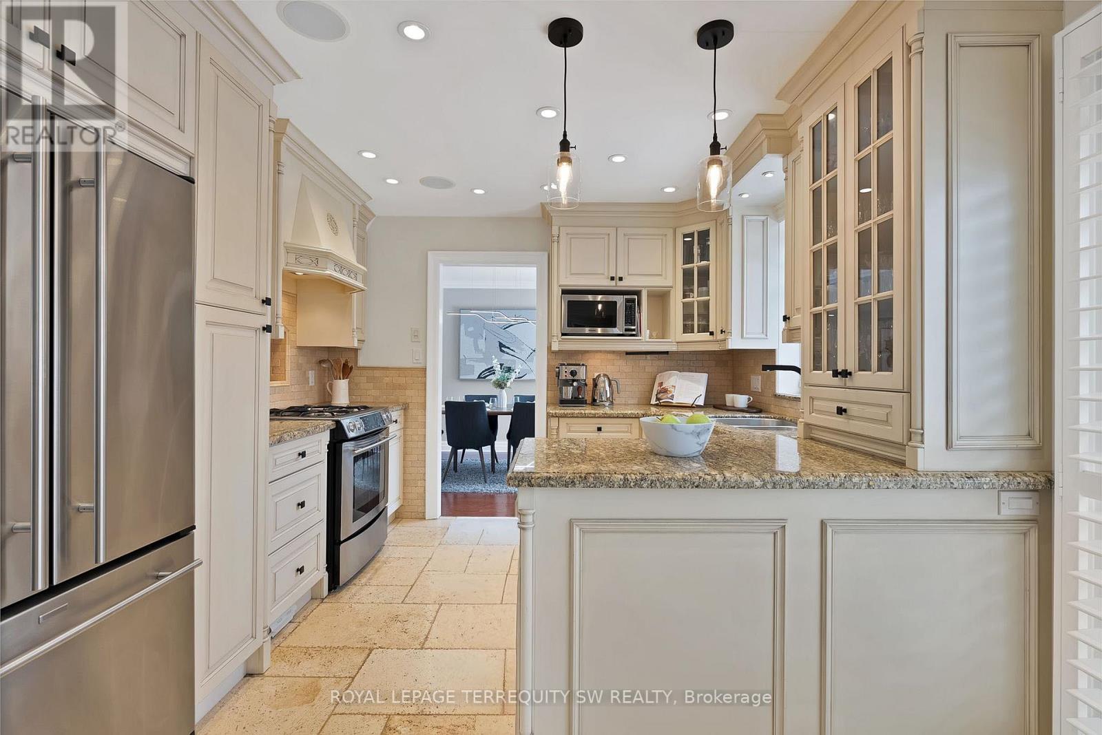 1169 Carlo Court, Mississauga, Ontario  L4W 3N6 - Photo 15 - W12950282