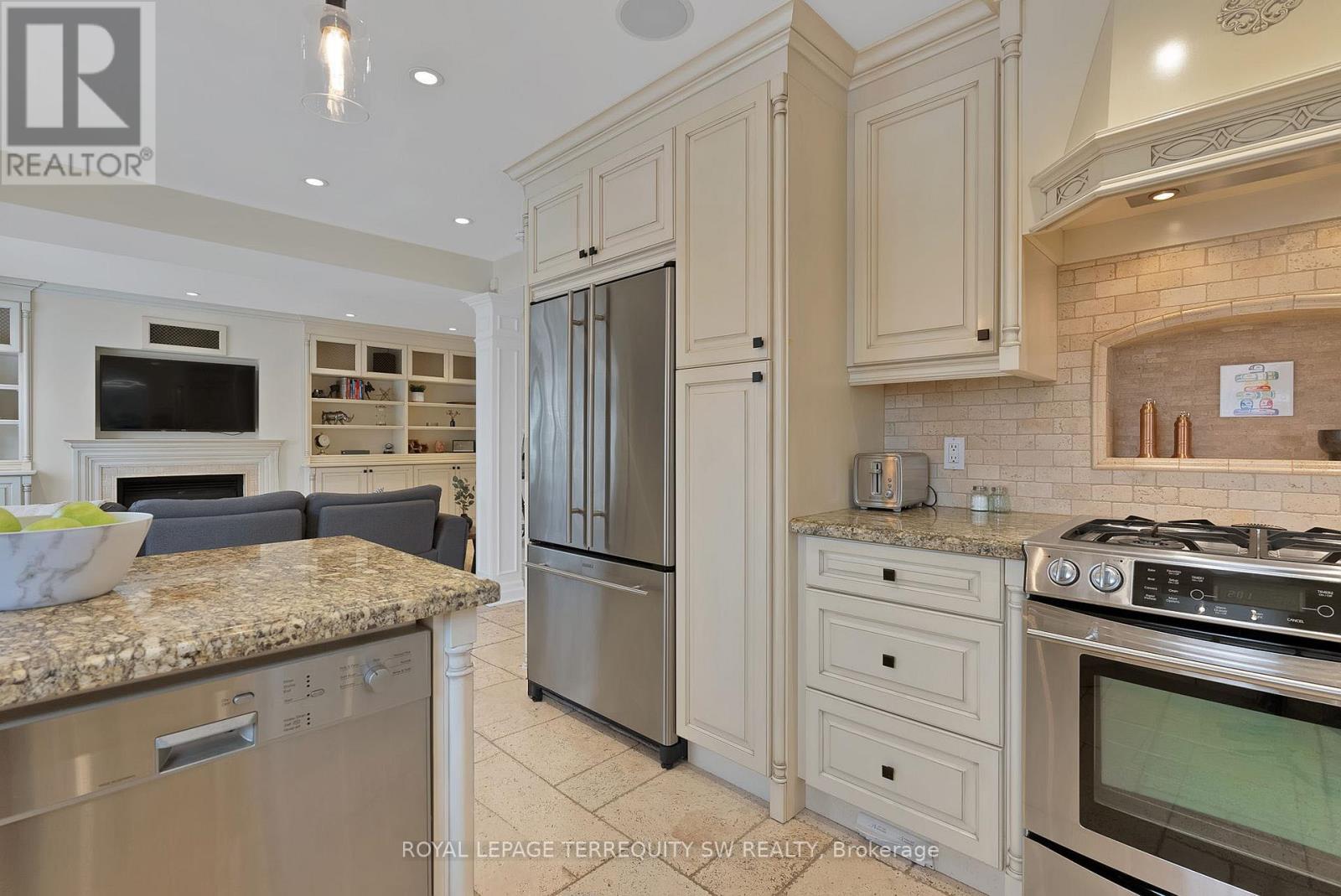 1169 Carlo Court, Mississauga, Ontario  L4W 3N6 - Photo 16 - W12950282