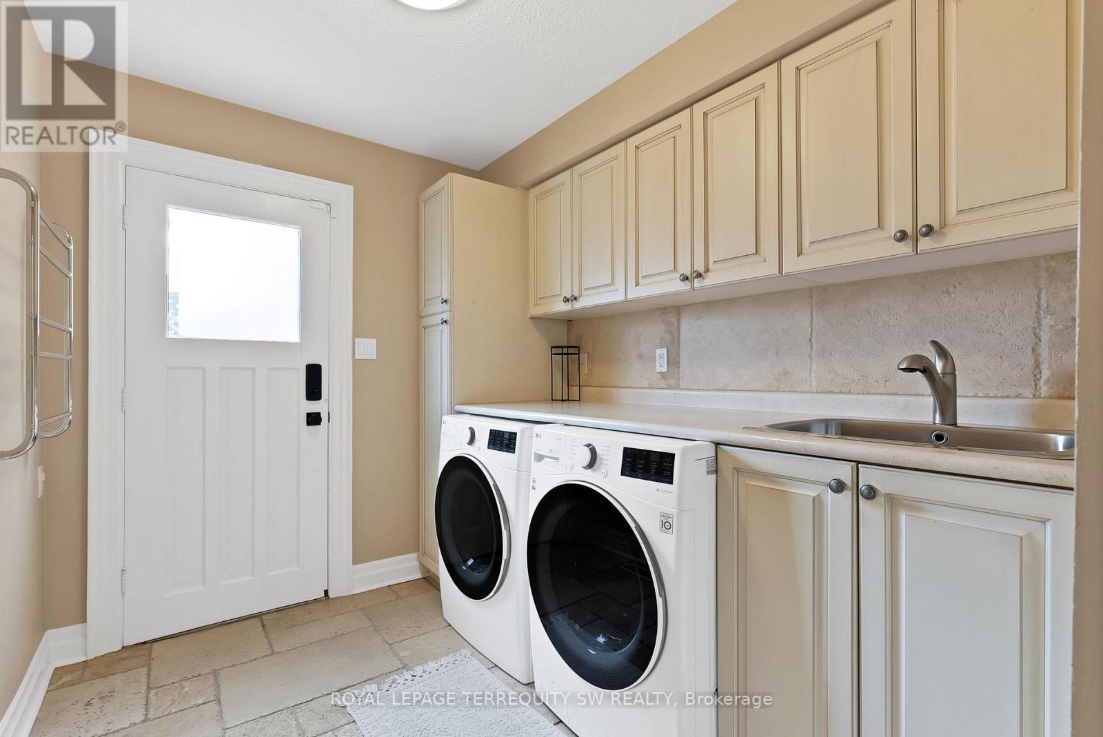 1169 Carlo Court, Mississauga, Ontario  L4W 3N6 - Photo 21 - W12950282