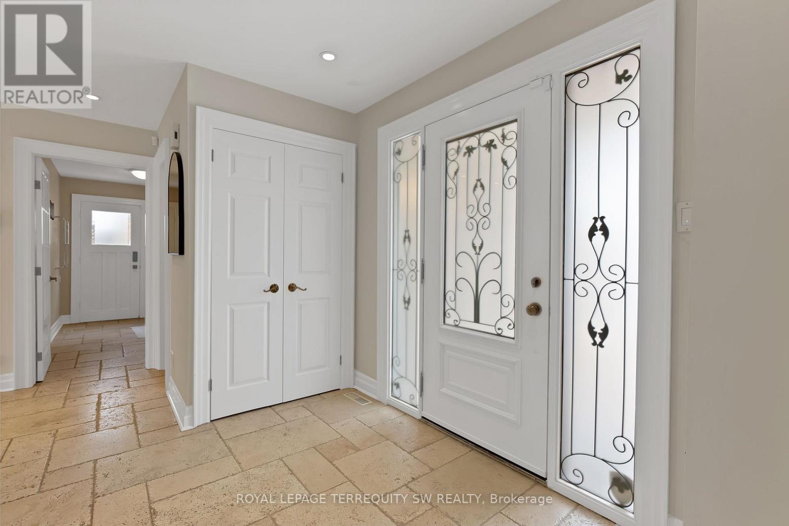 1169 Carlo Court, Mississauga, Ontario  L4W 3N6 - Photo 4 - W12950282