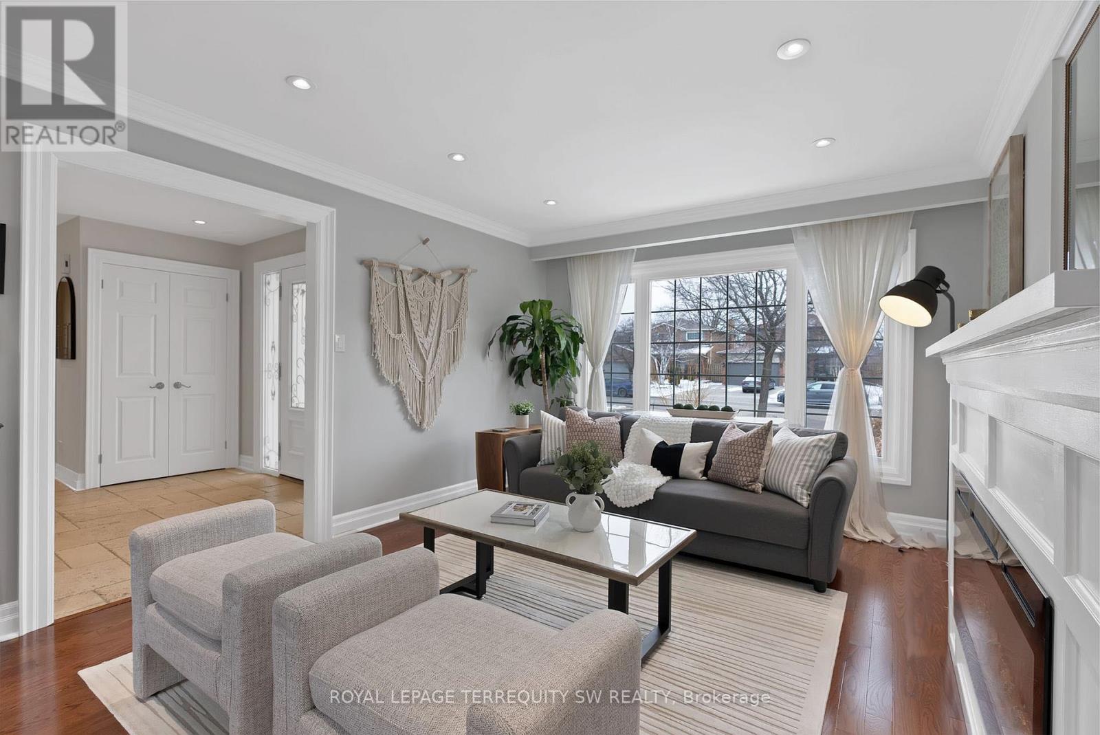 1169 Carlo Court, Mississauga, Ontario  L4W 3N6 - Photo 6 - W12950282