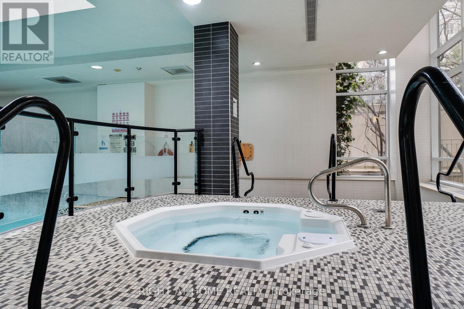 1713 - 310 Burnhamthorpe Road W, Mississauga, Ontario  L5B 4P9 - Photo 29 - W12950288