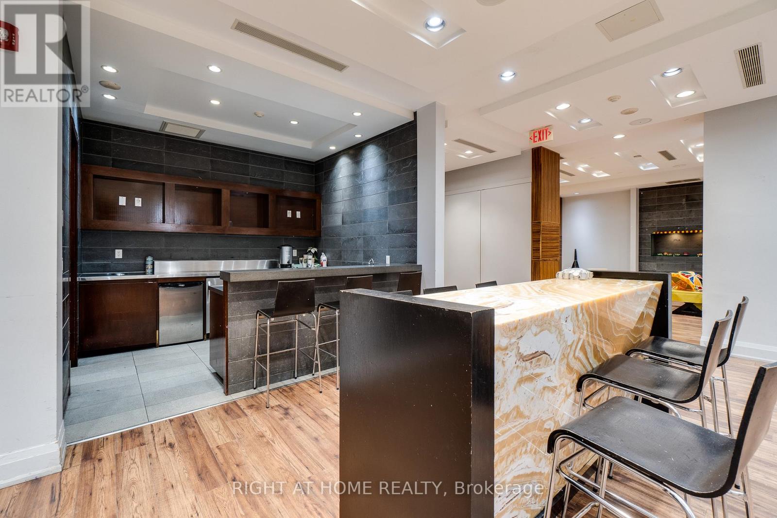 1713 - 310 Burnhamthorpe Road W, Mississauga, Ontario  L5B 4P9 - Photo 31 - W12950288