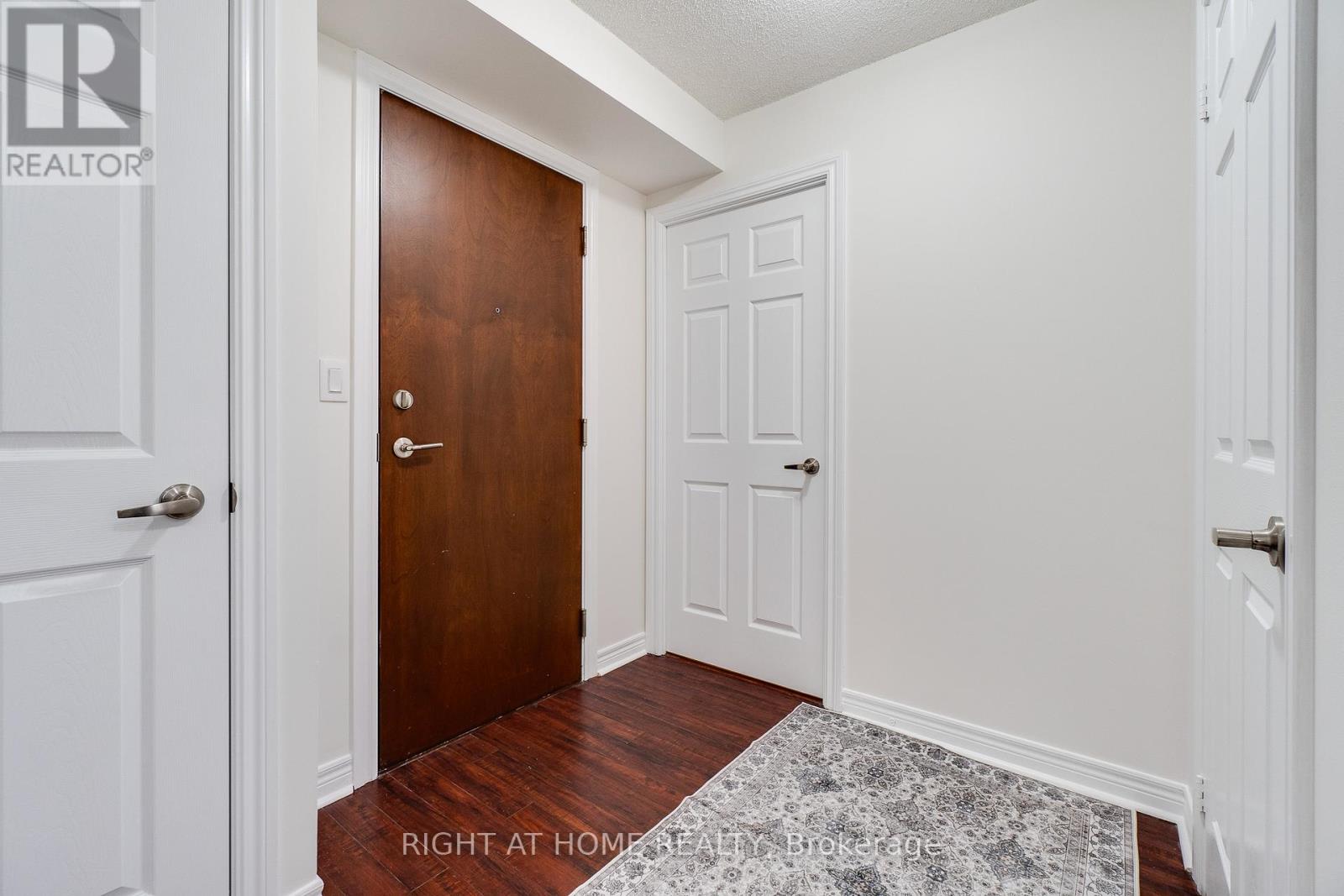 1713 - 310 Burnhamthorpe Road W, Mississauga, Ontario  L5B 4P9 - Photo 4 - W12950288