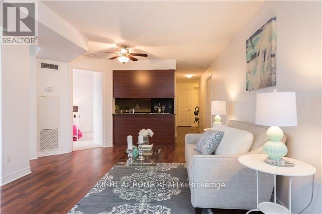 1713 - 310 Burnhamthorpe Road W, Mississauga, Ontario  L5B 4P9 - Photo 6 - W12950288